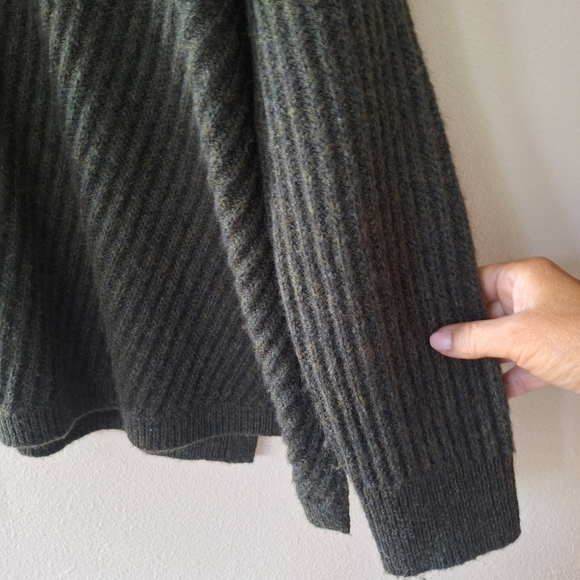 Vince Wool Blend Asymmetric  Ribbed Dark Green Oversized Sweater Womens Size XS - Picture 3 of 8